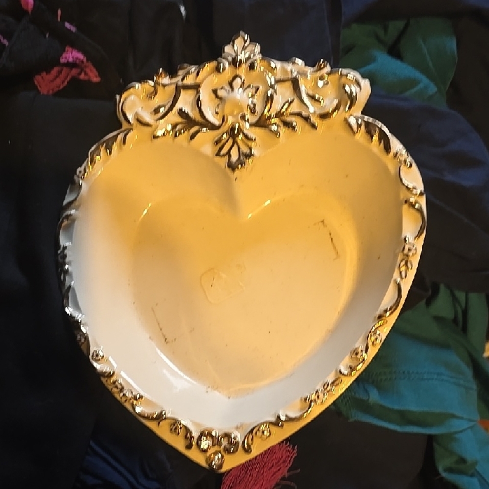❤️5/$25 Gilded Heart-Shaped Decorative Dish with Gold Accents Mary E Weaver